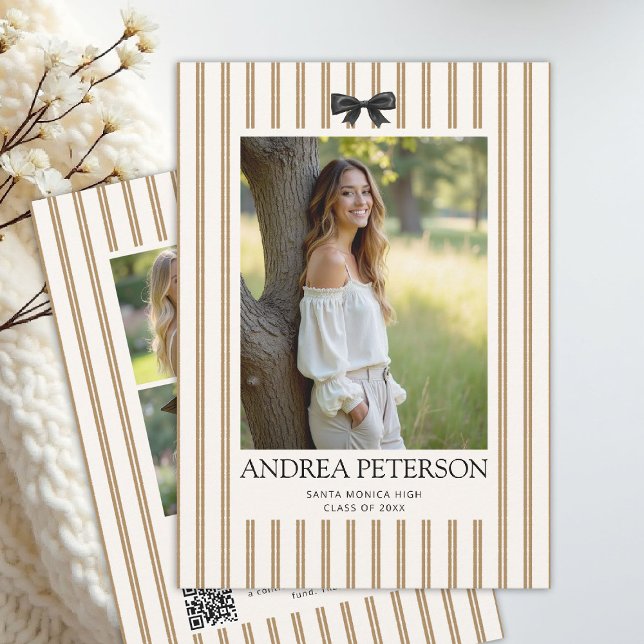 Anuncio Colage de fotos de graduación de Bow con código QR (graduation announcement party invitation photo collage black bow earthy organic natural stripes tan)