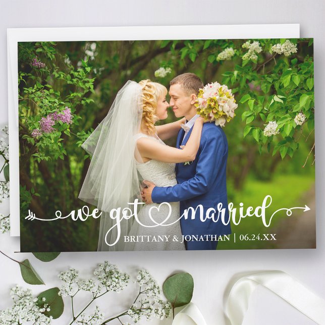 Anuncio Corazón moderno de caligrafía: nos casamos con Bod (Customize to change your personalized text size, text style or to add text to back of card.)