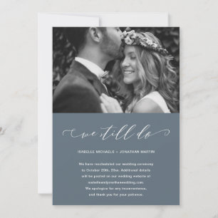 Anuncio de aplazamiento de boda en azul polvorient
