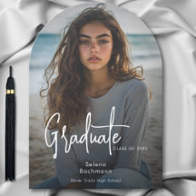 Anuncio de Arco de Graduación de Escritura Moderna