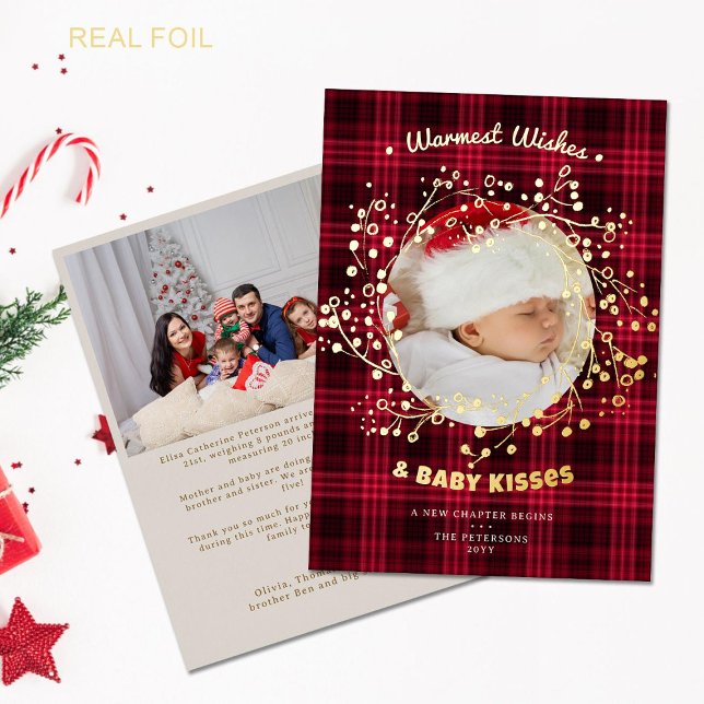 Anuncio de bebé de cuadros rojos y besos (rustic red plaid whimsical gold wreath baby announcement family christmas card two photos rustic)