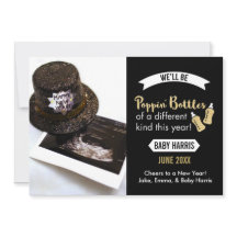 Anuncio de Bebé para Año Nuevo Destapando Botellas