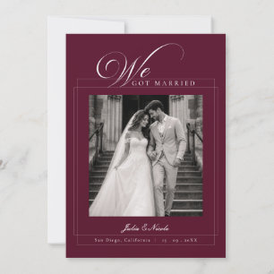 Anuncio de boda con caligrafía en burgundy marfil
