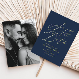 Anuncio de boda con caligrafía en foto en azul mar