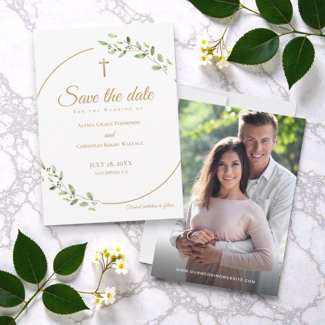 Anuncio de Boda Cristiana Botánica Elegante (Catholic Christian wedding Save the date custom photo gold cross card.)
