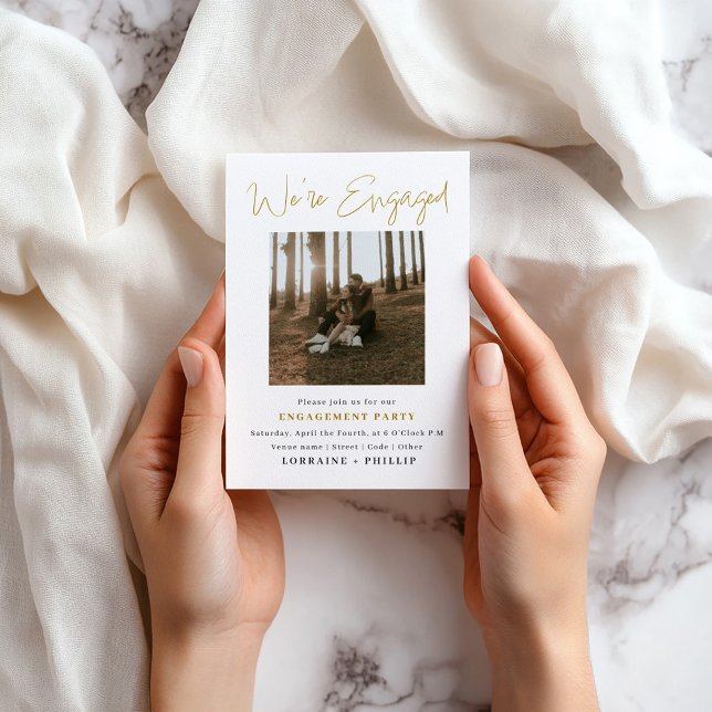 Anuncio de compromiso con 2 fotos, Foto Perfecta (Romantic engagement photo card with earthy tones and minimalist style.)