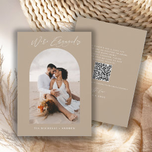 Anuncio de compromiso de boda con código QR de fot