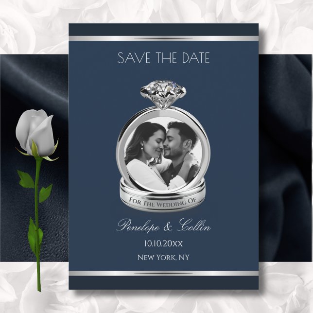 Anuncio de compromiso en azul zafiro para guardar  (Celestial sapphire blue save the date announcement with photorealistic 3D silver wedding ring.)