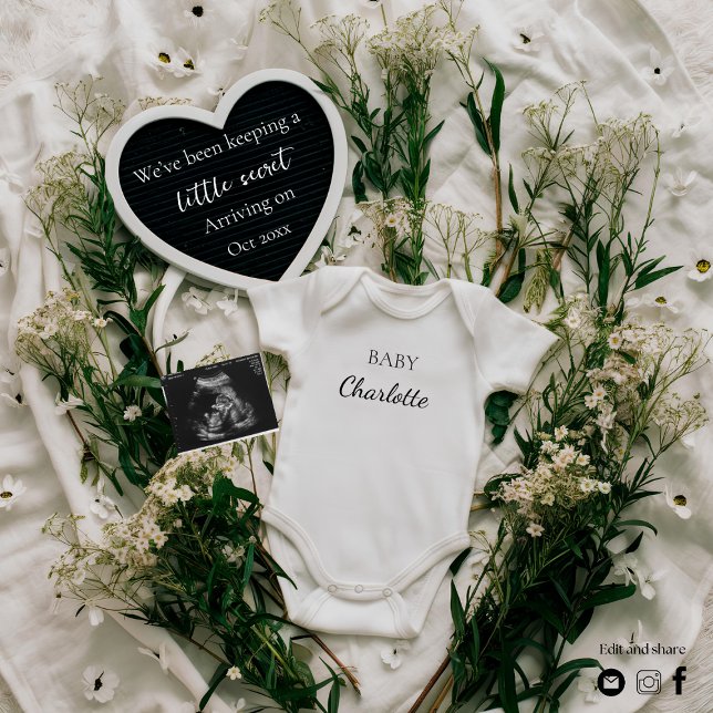 Anuncio de embarazo con tema floral neutral (Subido por el creador)