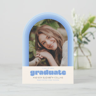 Anuncio de graduación con arco a rayas retro azul