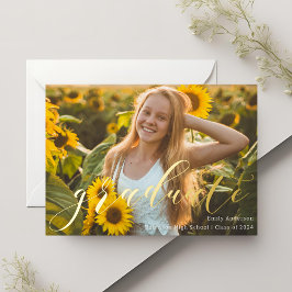 Anuncio de graduación con caligrafía en lámina de