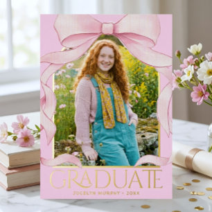 Anuncio de graduación con cinta rosa de moda en pa