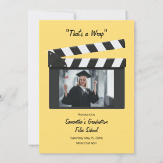 Anuncio de graduación con claqueta de cine