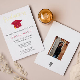 Anuncio de graduación con escritura elegante y hoj