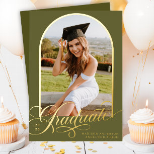 Anuncio de graduación con foil de graduado en verd