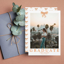 Anuncio de graduación con foto coqueta de lazo nar