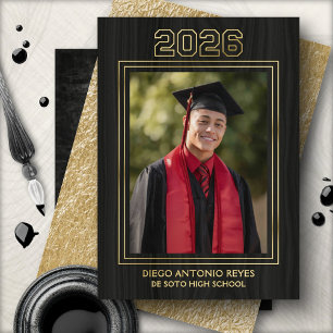 Anuncio de graduación con foto de atletas jóvenes