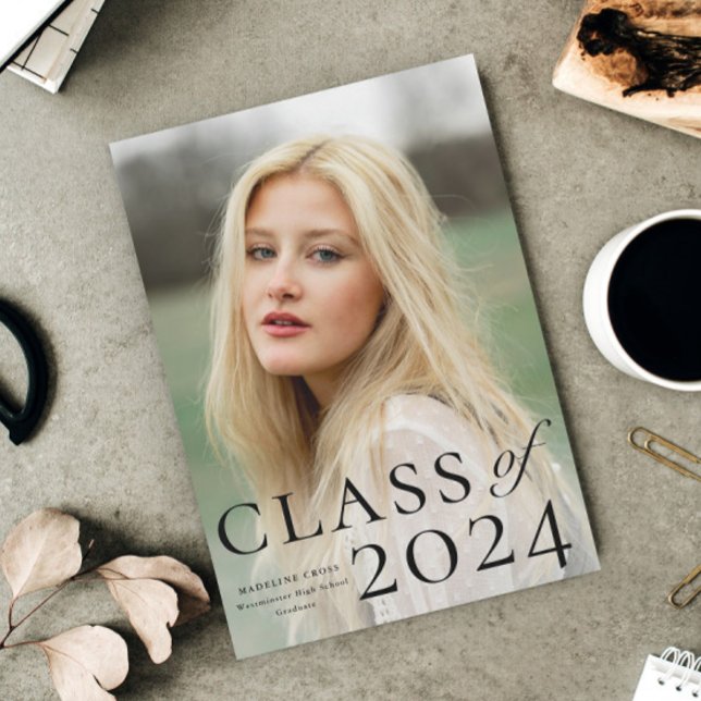 Anuncio de graduación con foto de tipo elegante (Elegant Typography Class of 2024 Photo Graduation Announcement.)
