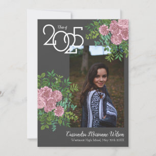 Anuncio de graduación con foto gris y rosa