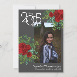 Anuncio de graduación con foto gris y rosa roja