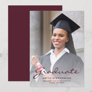 Anuncio de graduación con fuente Burgundy y foto