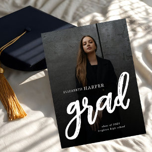 Anuncio de graduación con fuente de pincel moderno