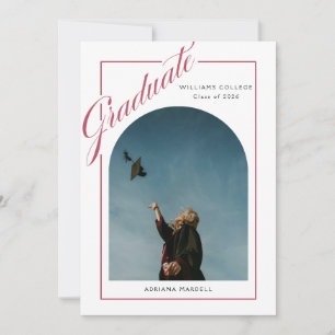 Anuncio de graduación con letra cursiva inclinada 