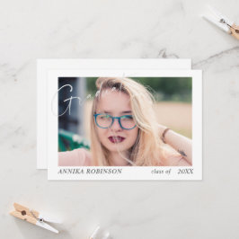 Anuncio de graduación con letra Moderna