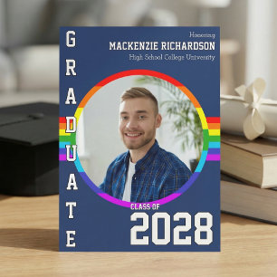 Anuncio de graduación con orgullo estudiantil gay