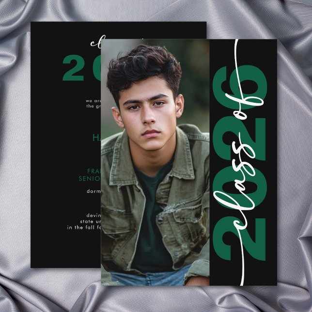 Anuncio de Graduación con Tipografía Verde Moderna (Modern Bold Green Typography Grad Announcement)