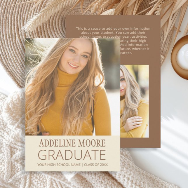 Anuncio de graduación de 2 fotos marrón amarillo (Modern soft yellow and brown 2-photo graduation announcement card)