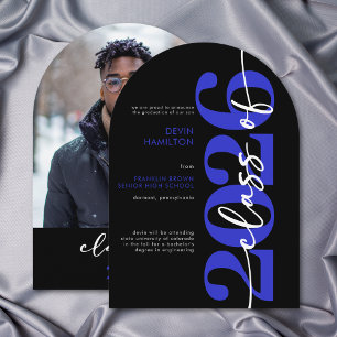 Anuncio de graduación de arco con tipografía azul 