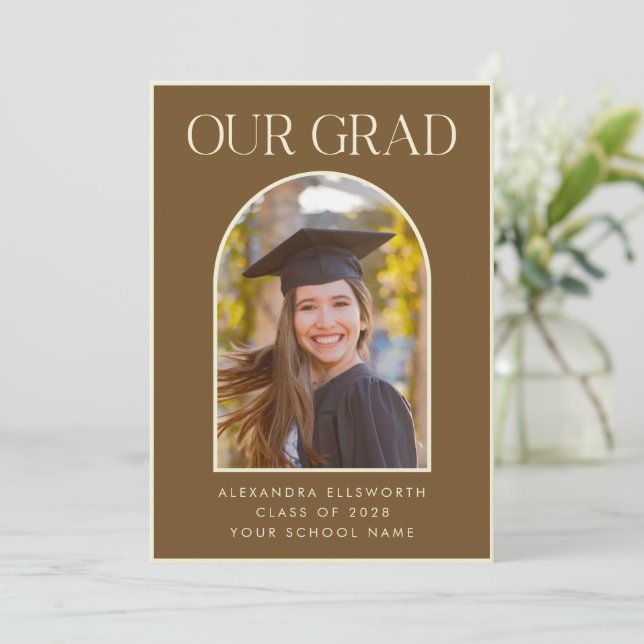 Anuncio de graduación de arco marrón de foto moder (Anverso de pie)