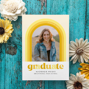 Anuncio de graduación de arco retro amarillo