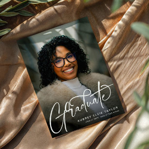 Anuncio de graduación de moda con foto y guión