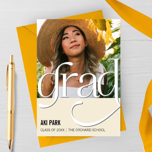 Anuncio de graduación elegante con foto (Elegant Grad Graduation Announcement Card)
