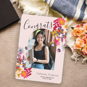 Anuncio de graduación floral rosa con foto de arco