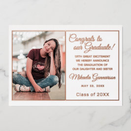 Anuncio de graduación minimalista chic con lámina 