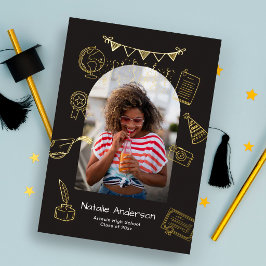 Anuncio de graduado con foto de arco dibujado a ma