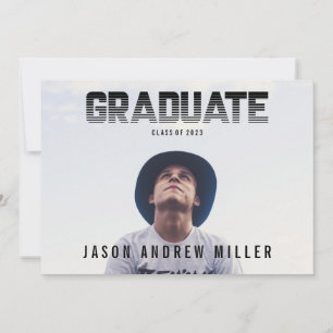 Anuncio de graduado masculino con tipografía rayad