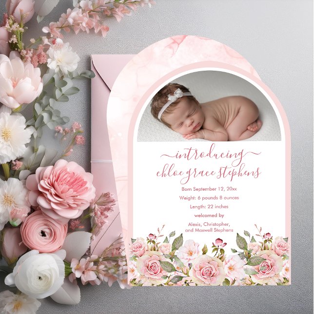 Anuncio de nacimiento de Chica floral rosada con f (Elegant Unique Arched Photo Pink Rose Floral Girl Birth Announcement)