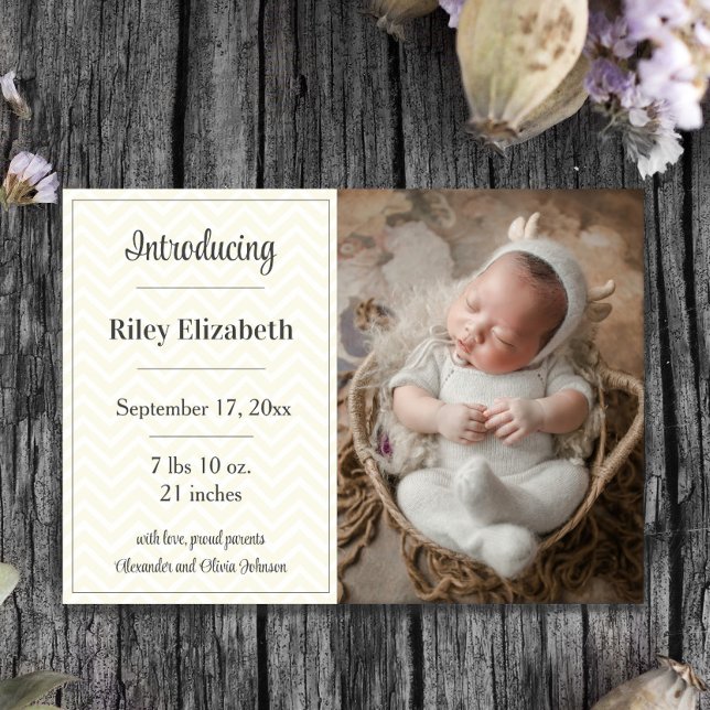 Anuncio de nacimiento de foto de cheurón amarillo (Yellow Chevron Photo Birth Announcement)