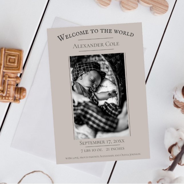 Anuncio de nacimiento de foto Minimalista en Beige (Beige Minimalist Photo Birth Announcement)
