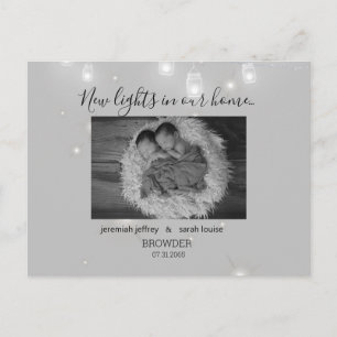 Anuncio de nacimiento de gemelos en foto en blanco