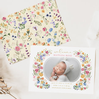 Anuncio de nacimiento de la pequeña niña de flores