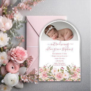 Anuncio de nacimiento de niña floral rosa arqueada