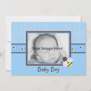 Anuncio de nacimiento de niño pequeño marrón y azu