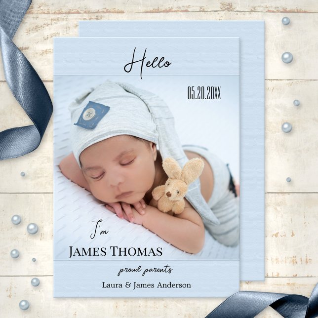 Anuncio de nacimiento de Pastel Blue Baby Boy (Simple elegant baby boy birth announcement card featuring a photo of your baby on pastel blue)