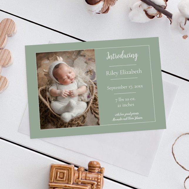 Anuncio de nacimiento de Sage Green Simple Photo (Sage Green Simple Photo Birth Announcement)