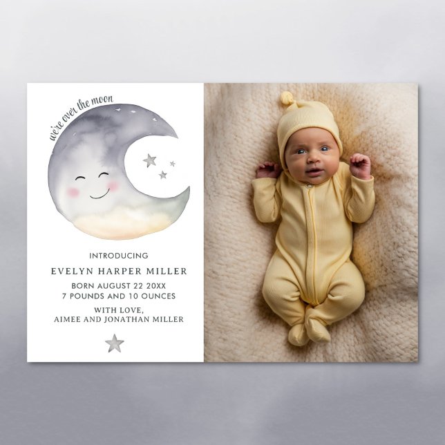 Anuncio de nacimiento sobre la tarjeta acuarela de (Over the moon whimsical birth announcement card)